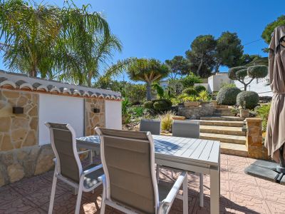 Villa méditerranéenne avec appartement d’invités, piscine et jardin à Jávea