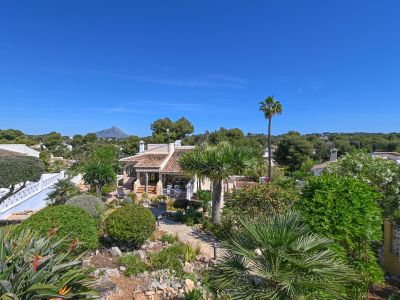 Villa méditerranéenne avec appartement d’invités, piscine et jardin à Jávea