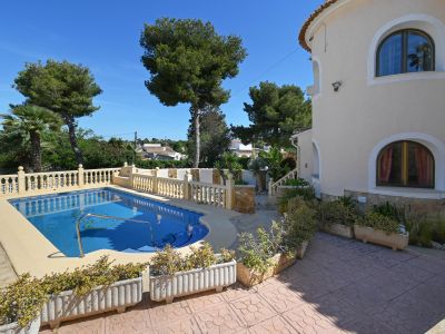 Villa méditerranéenne avec appartement d’invités, piscine et jardin à Jávea