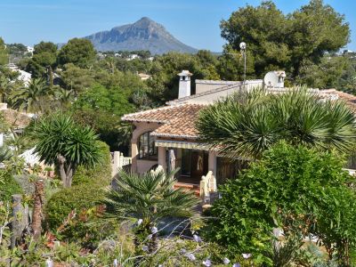Villa méditerranéenne avec appartement d’invités, piscine et jardin à Jávea