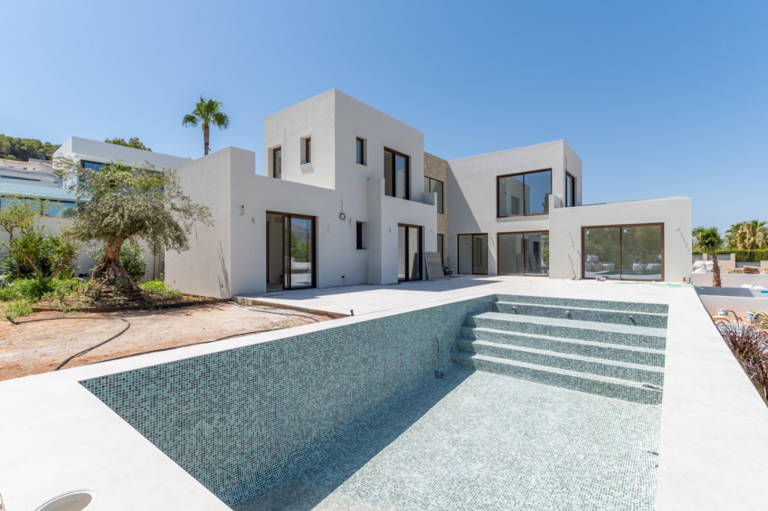 Extérieur de la villa avec piscine