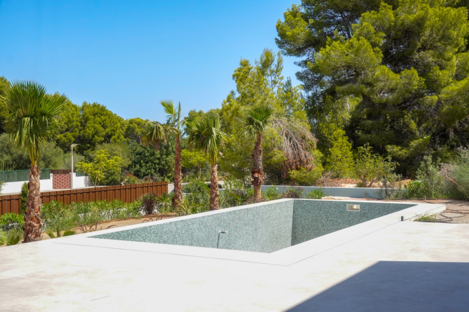 Piscine et jardin