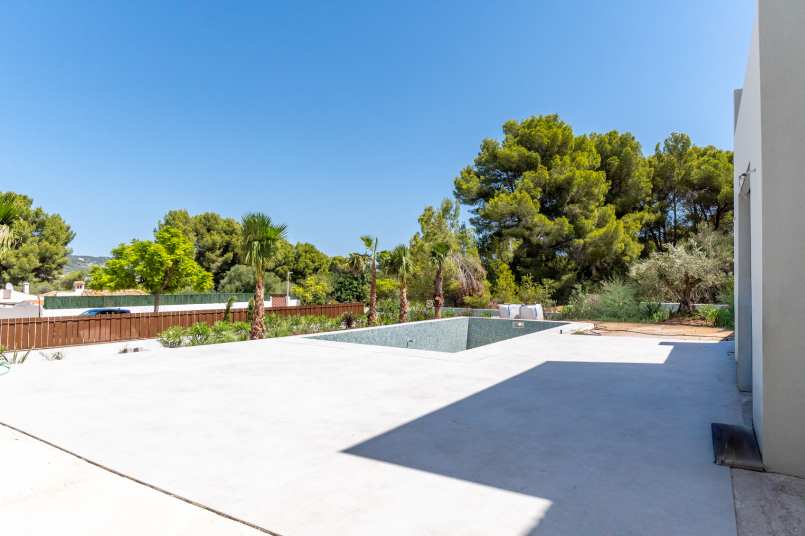 Terrasse extérieure avec piscine