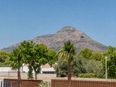 Vue sur la montagne du Montgó
