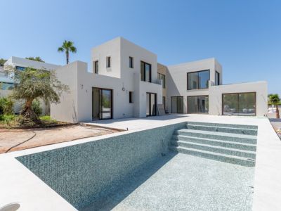 Extérieur de la villa avec piscine