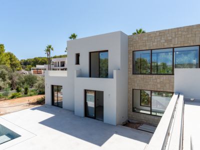 Extérieur de la villa et terrasse