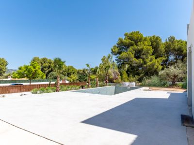 Terrasse extérieure avec piscine