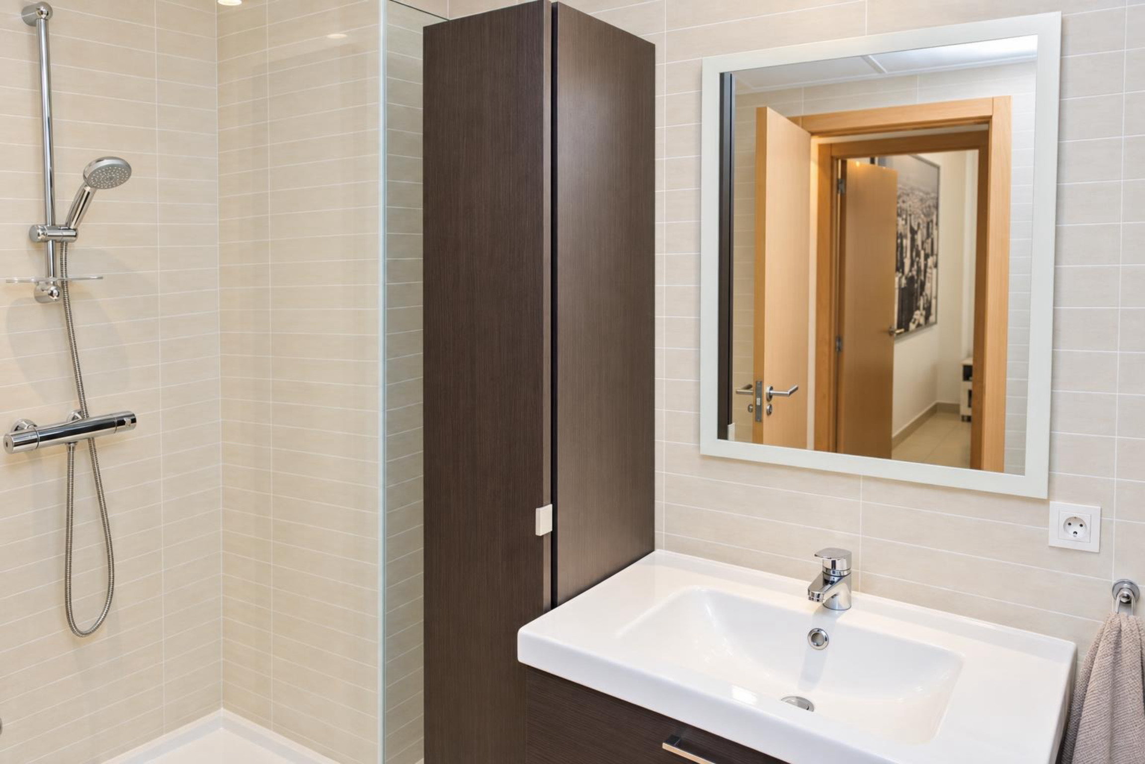 Salle de bains avec douche