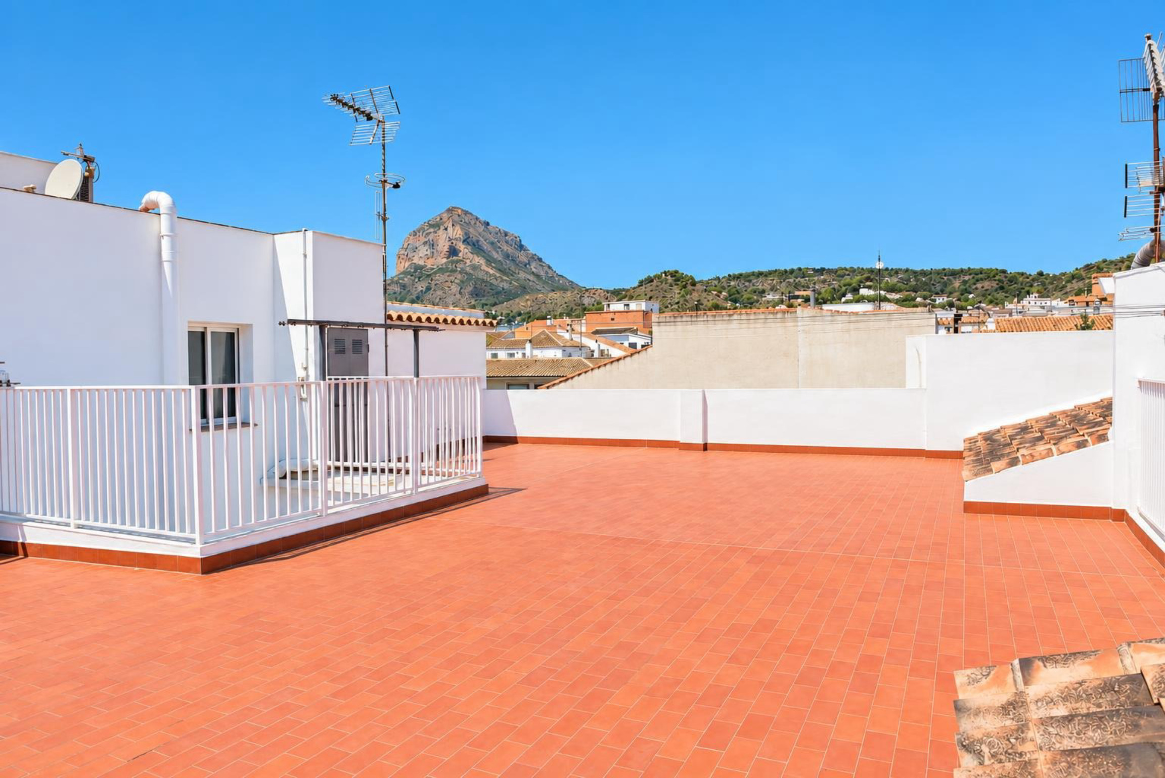Toit-terrasse avec vue sur la montagne