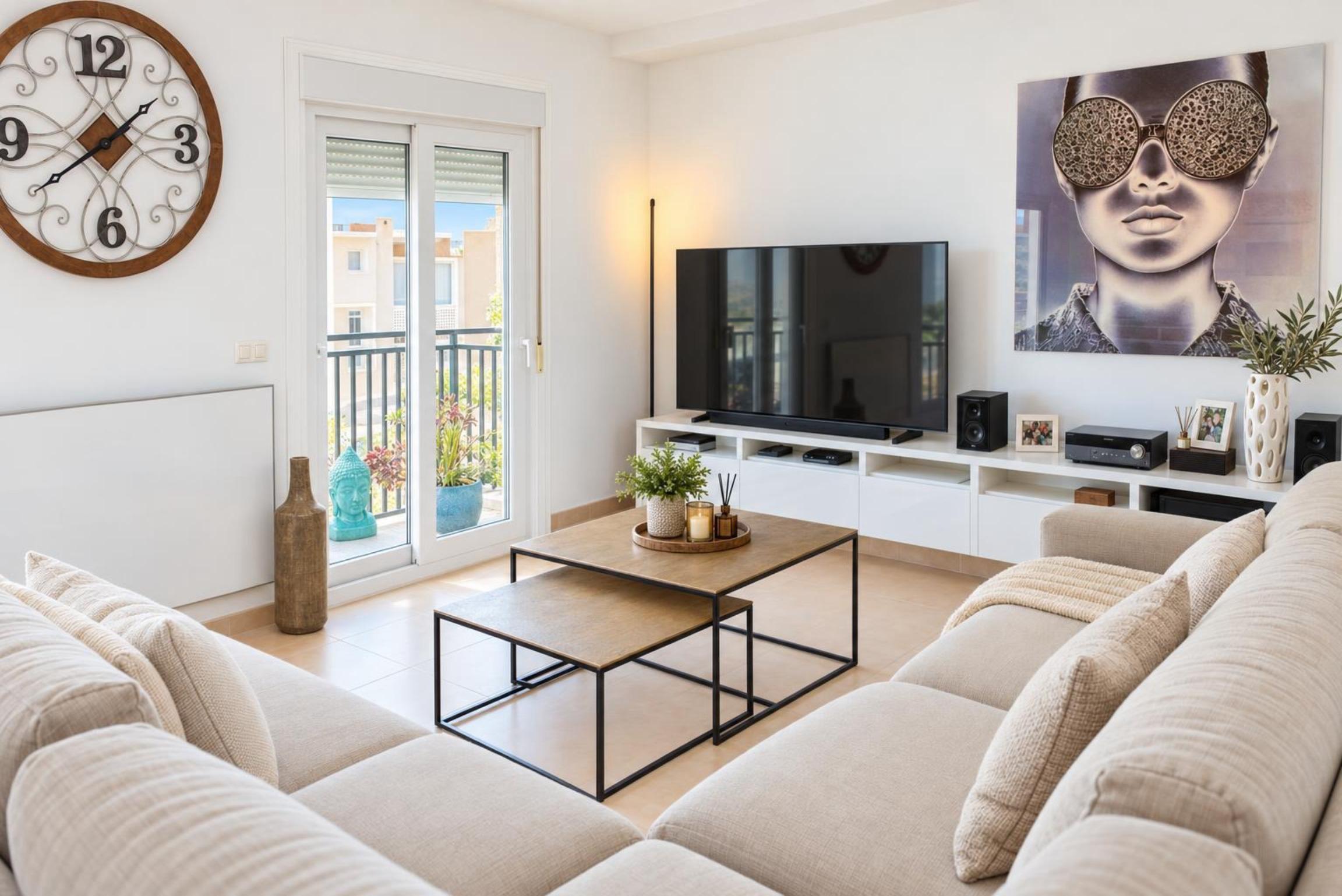 Salon avec accès au balcon