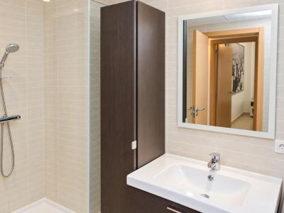 Salle de bains avec douche