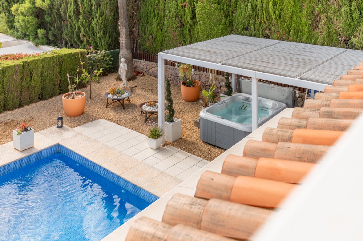 Espace piscine et jacuzzi
