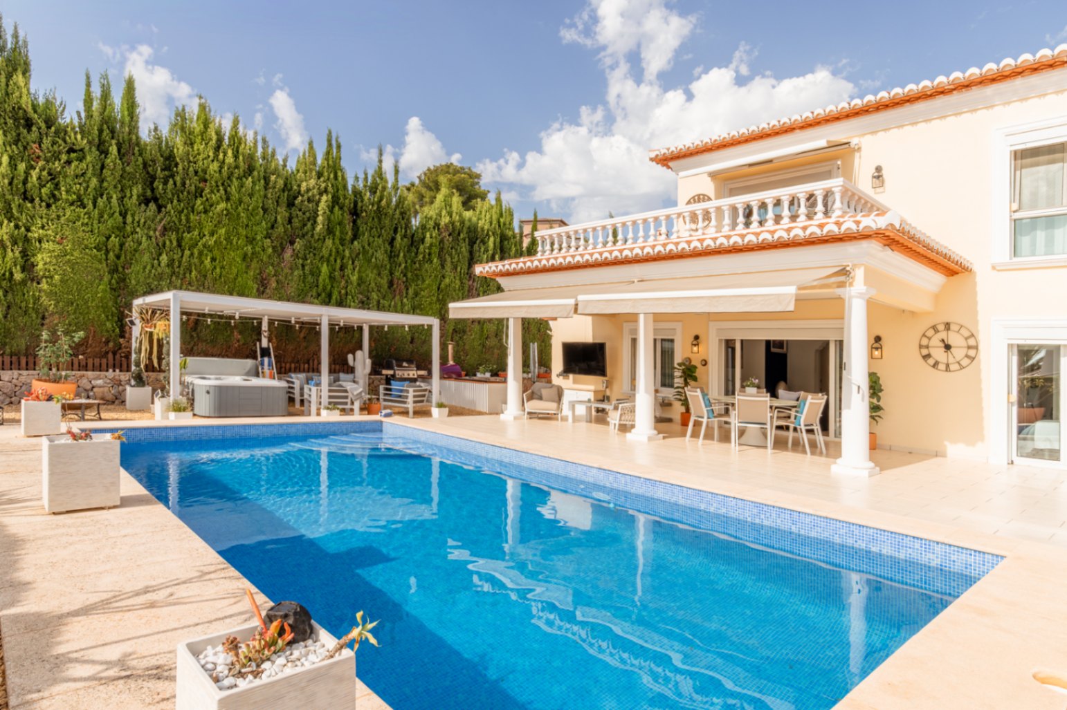 Piscine et terrasse