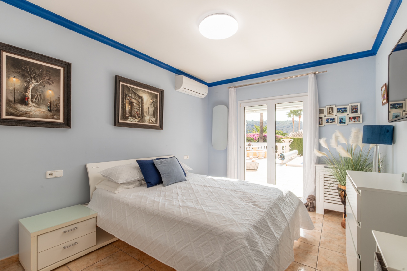 Chambre avec accès à la terrasse