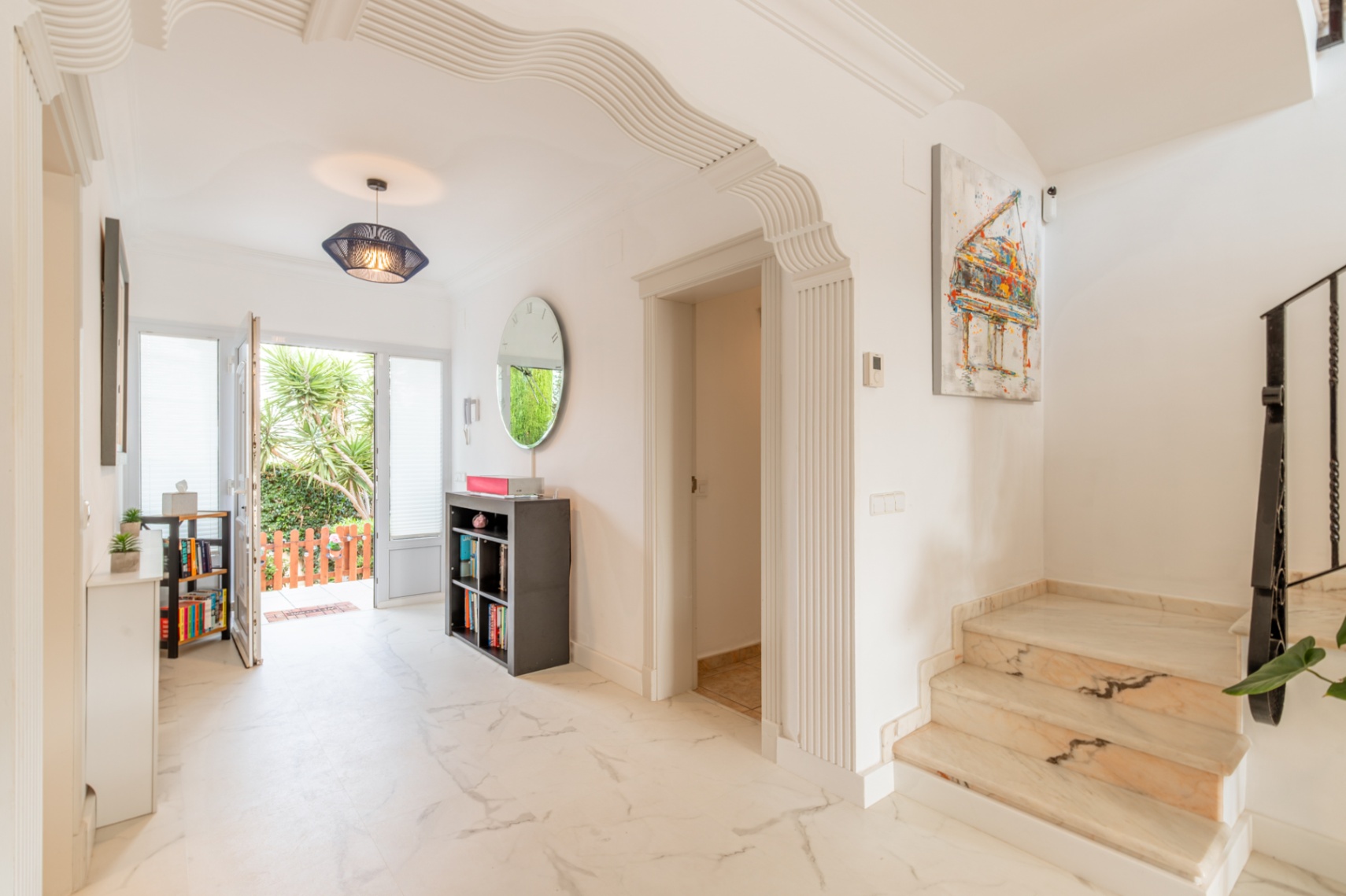 Hall d'entrée avec escalier