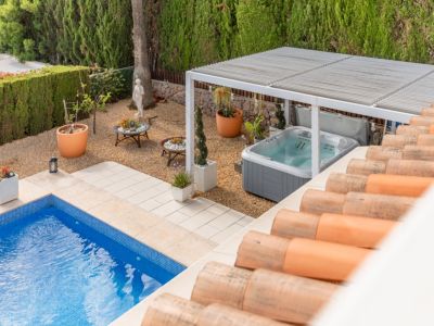 Espace piscine et jacuzzi