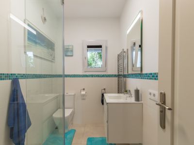 Salle de bains avec douche