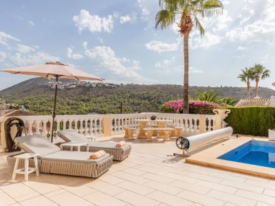 Terrasse de la piscine avec vue