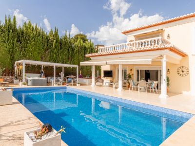 Piscine et terrasse