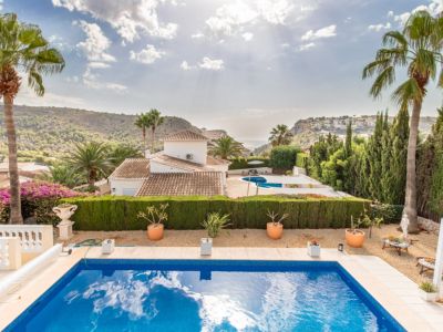 Piscine avec vue mer