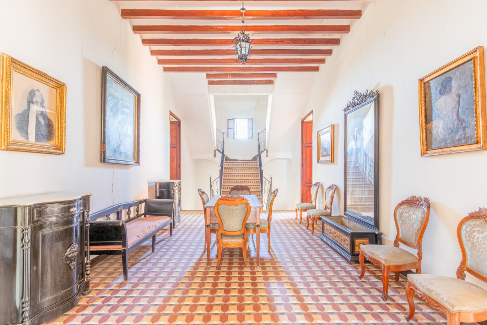 Hall d'entrée avec escalier