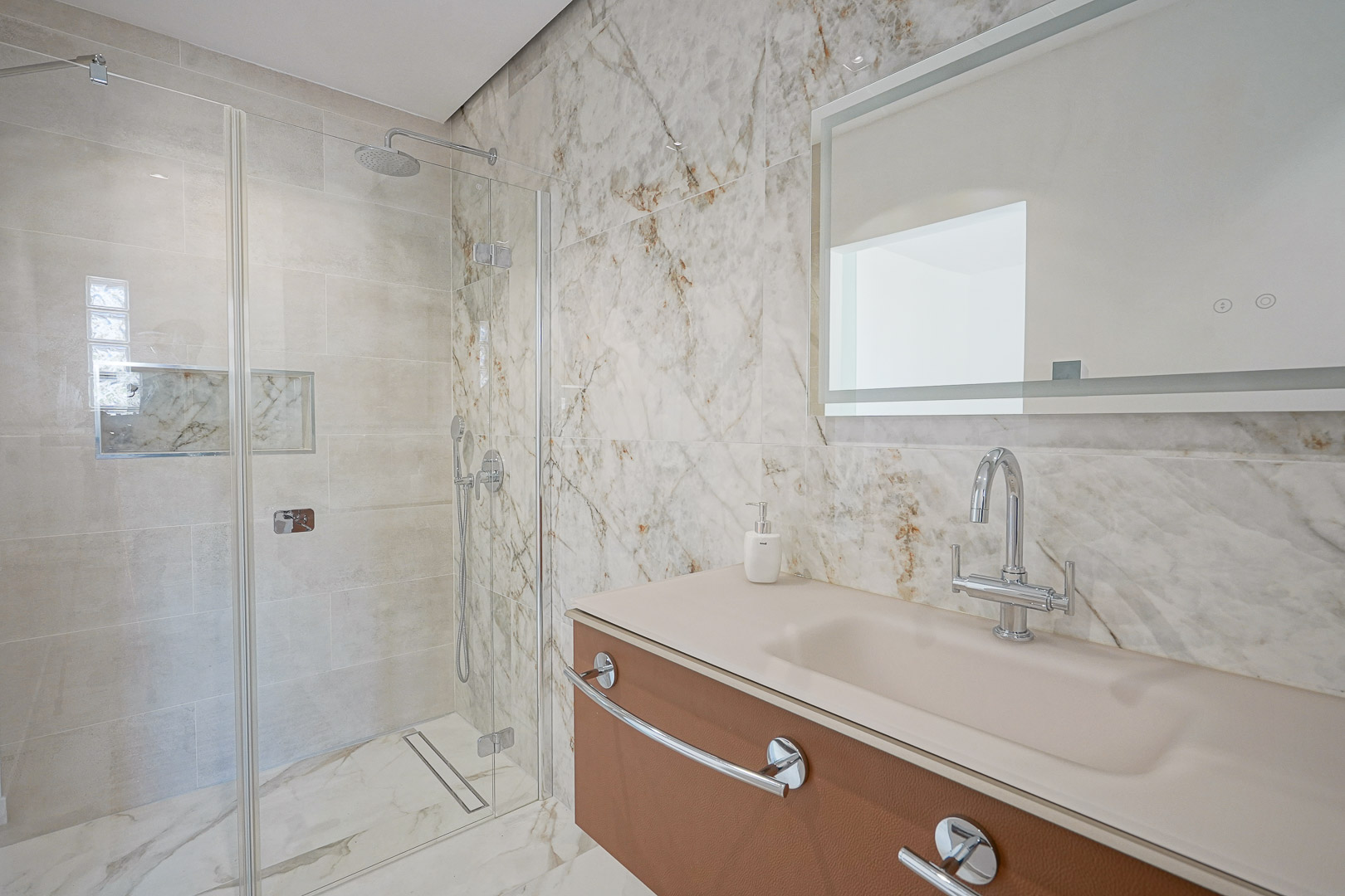 Salle de bains attenante