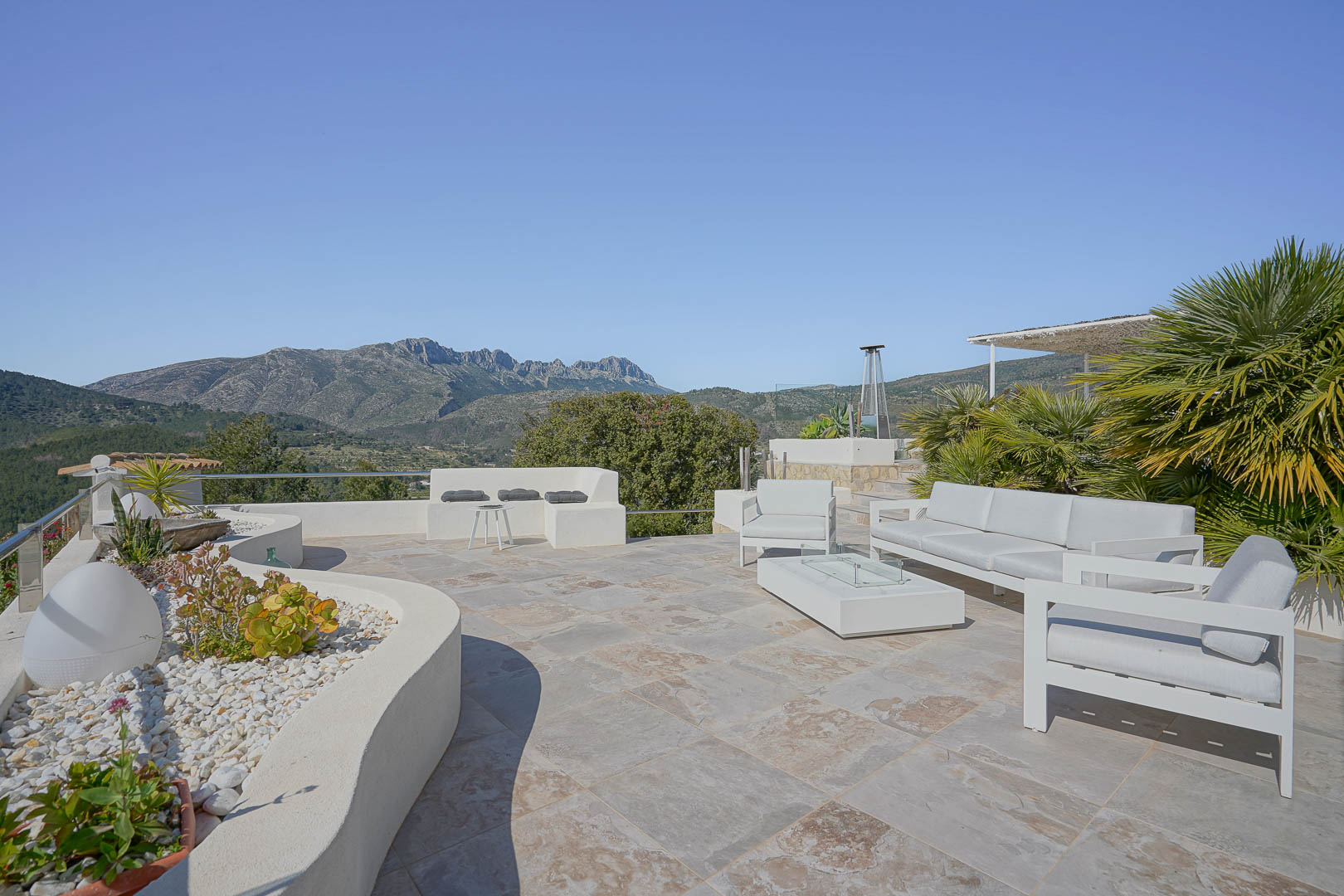 Terrasse avec vue sur la montagne