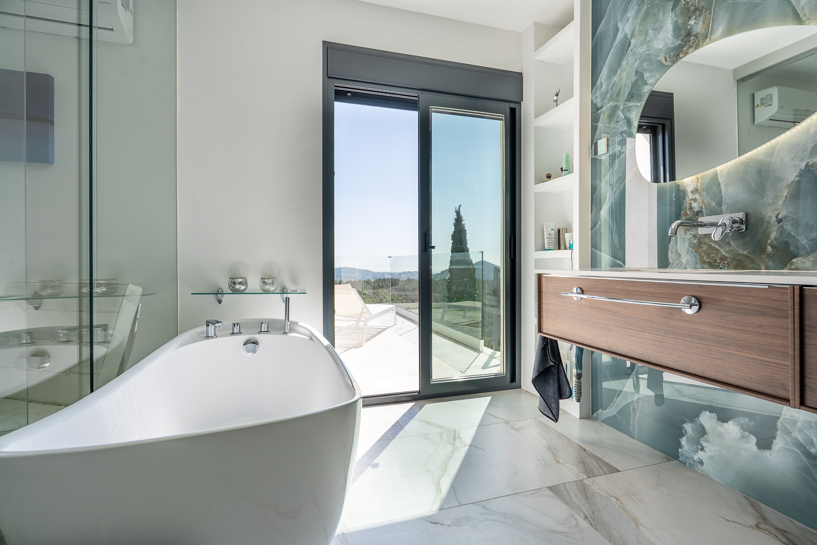 Salle de bains avec terrasse