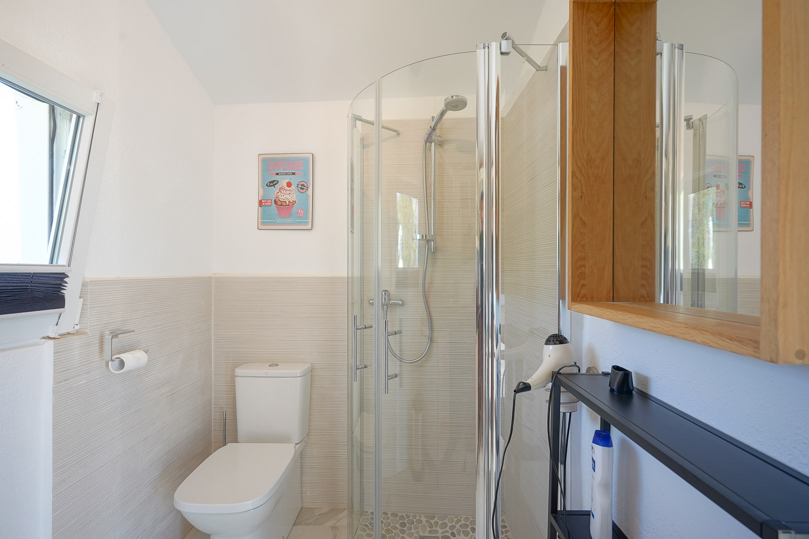 Salle de bains avec douche