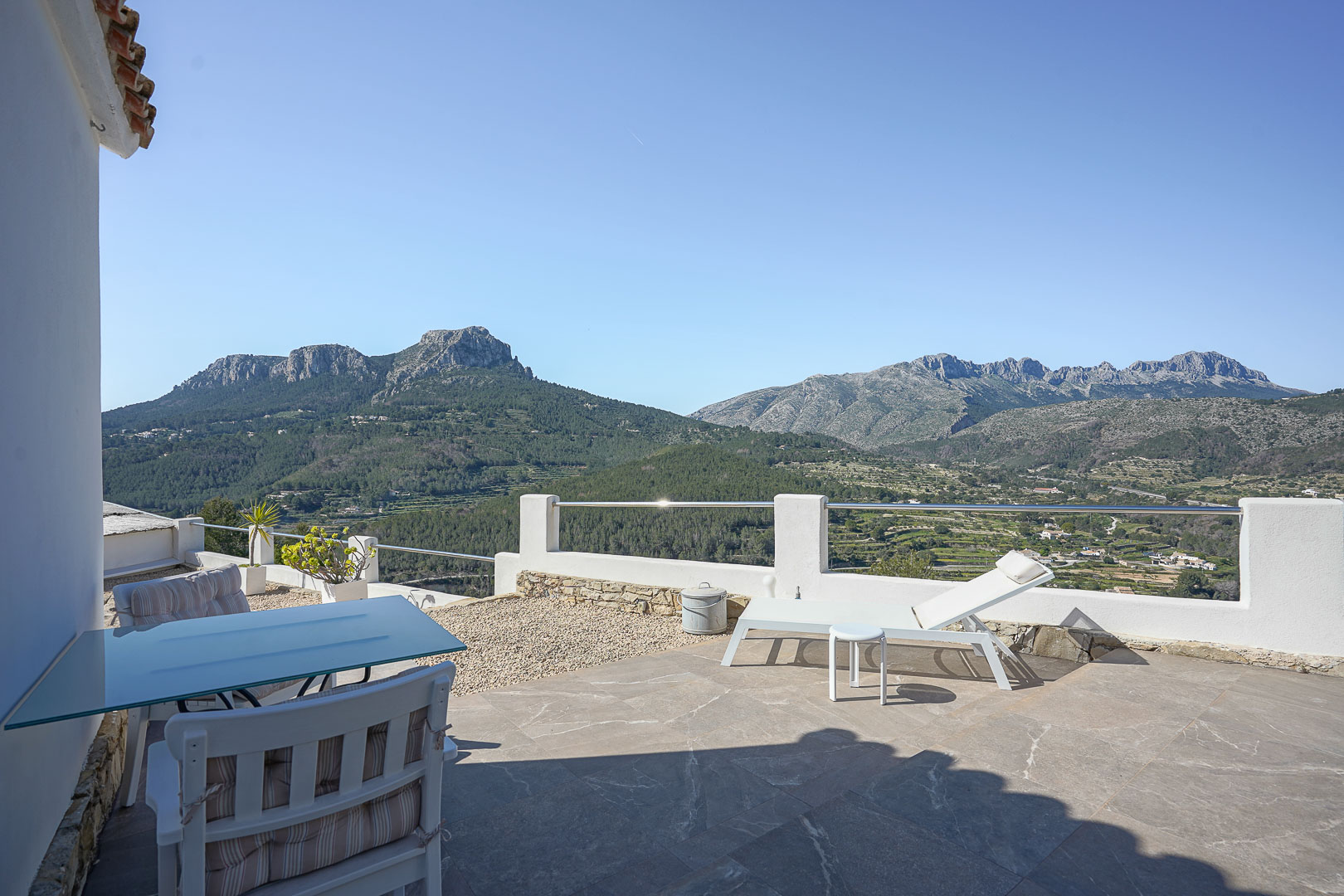 Terrasse avec vue sur la montagne