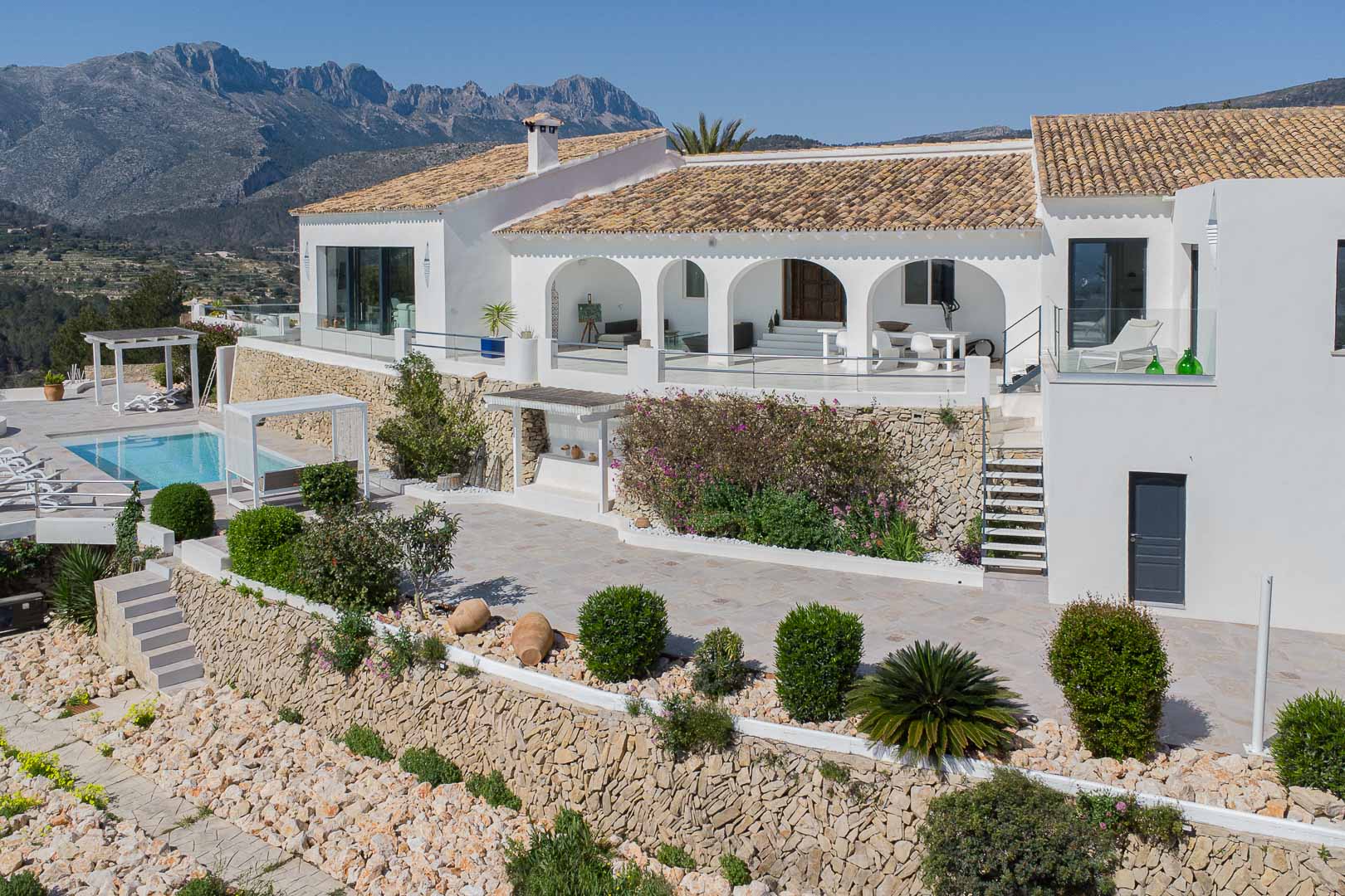 Extérieur de la villa et terrasses