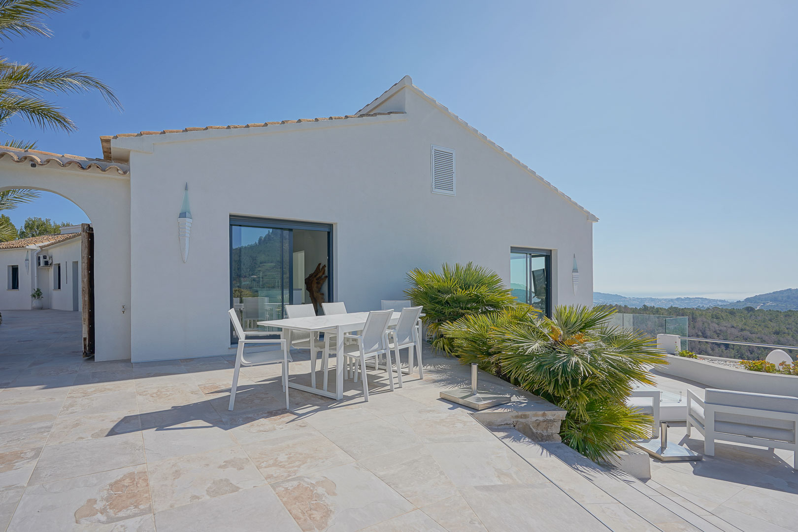 Terrasse extérieure avec vue