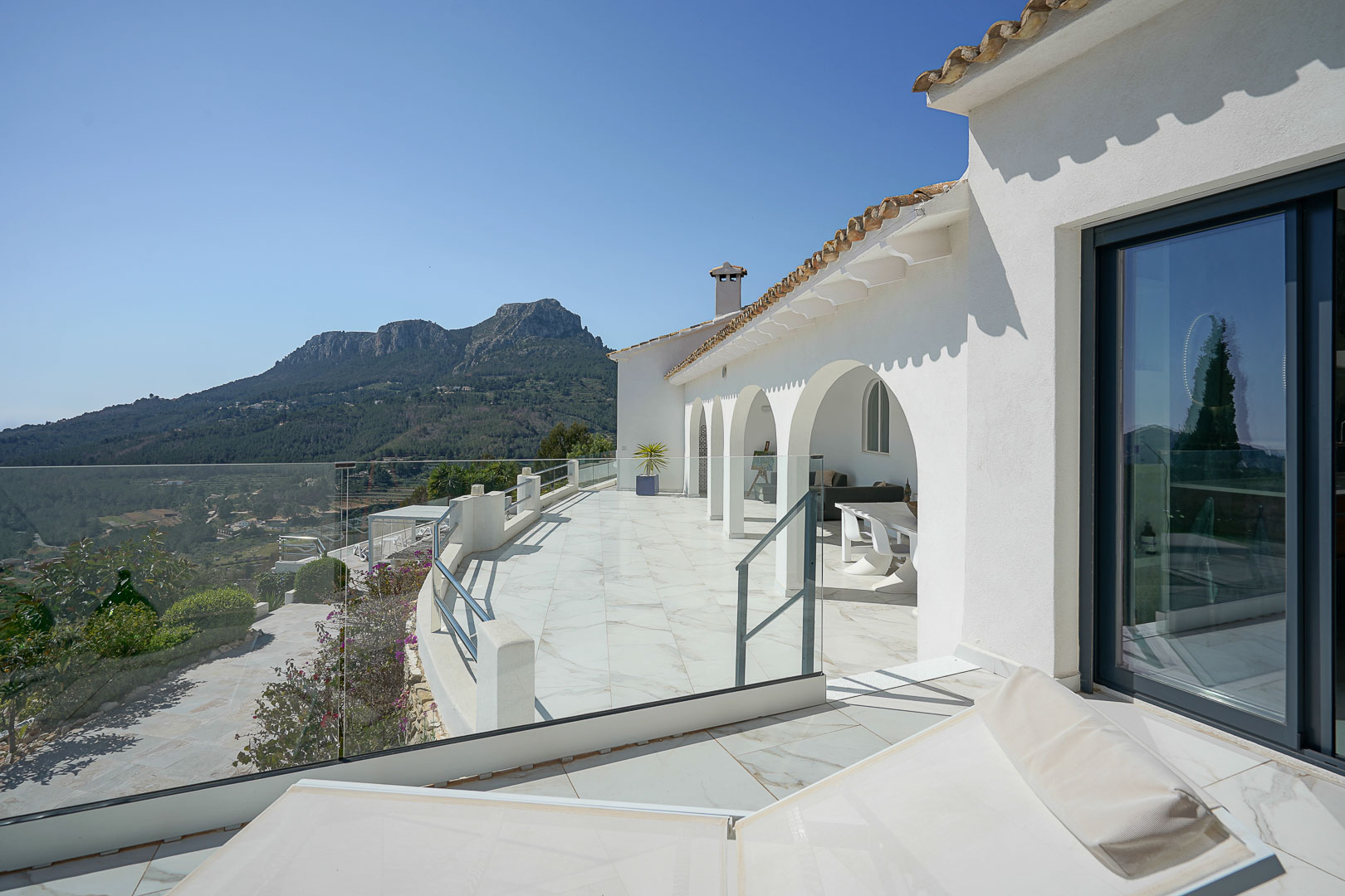 Terrasse avec vue sur la montagne