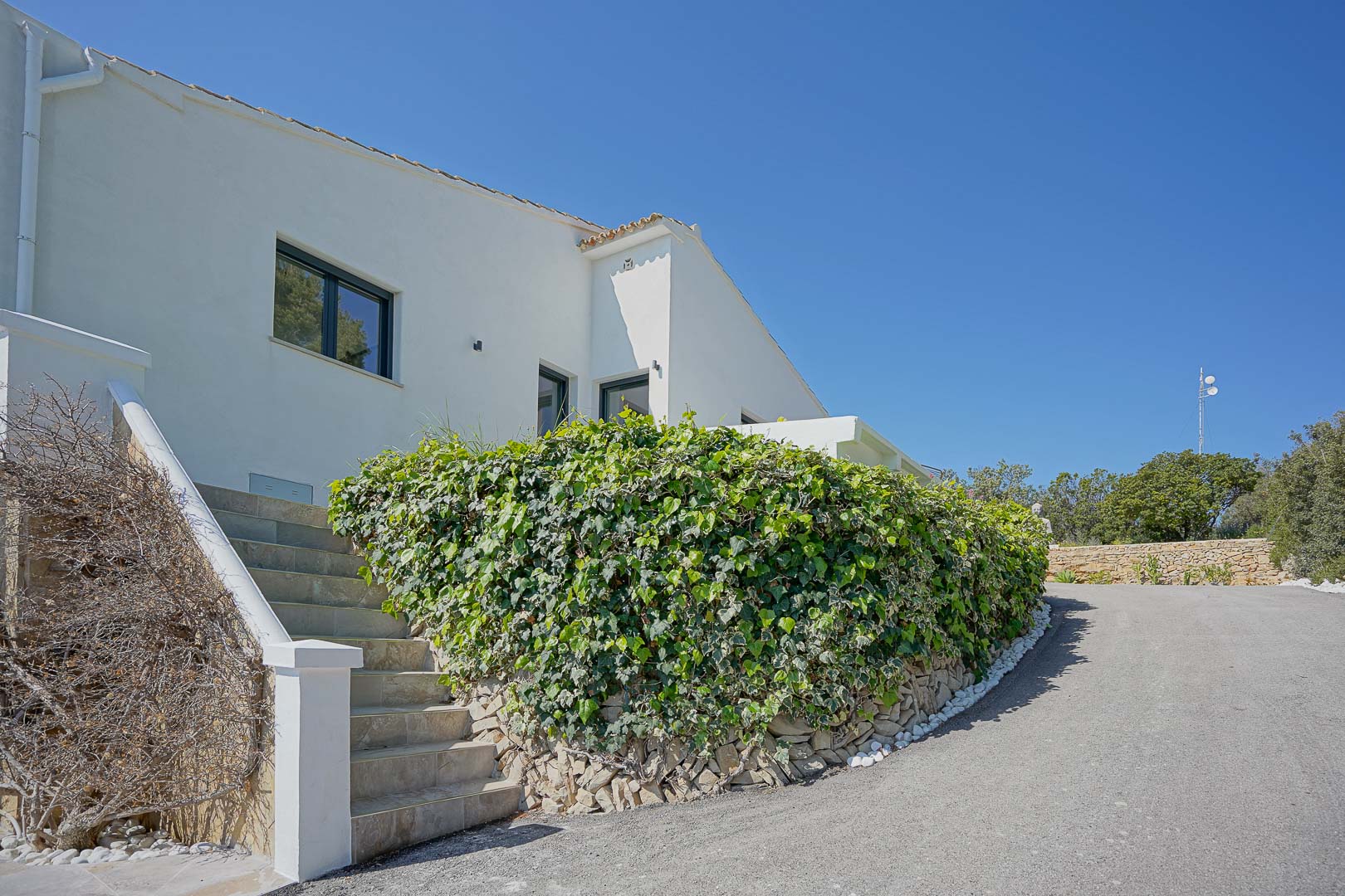 Extérieur de la villa et allée