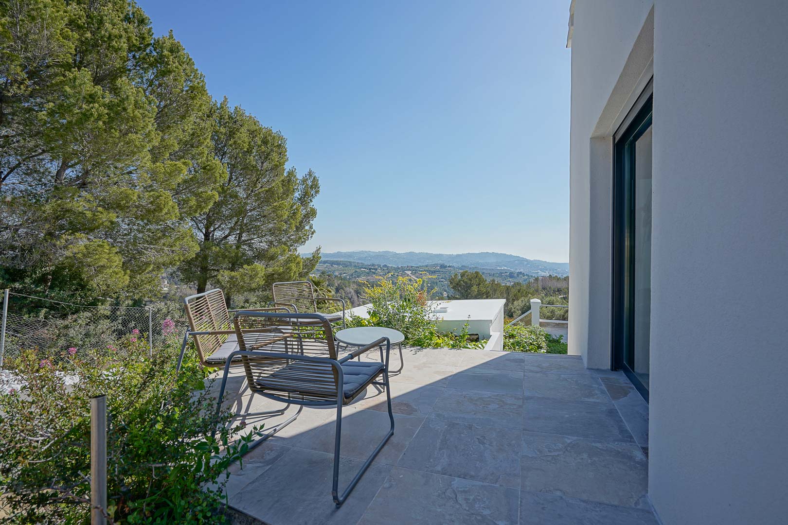 Terrasse avec vue sur la campagne