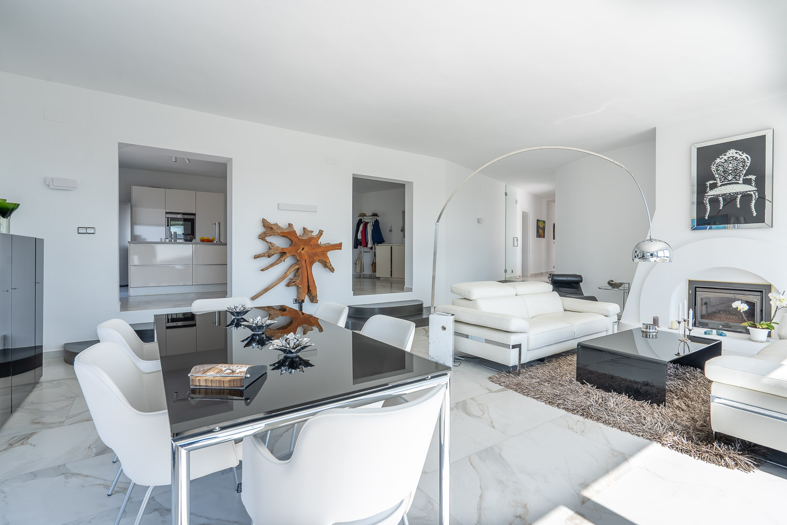 Salon et salle à manger avec cheminée