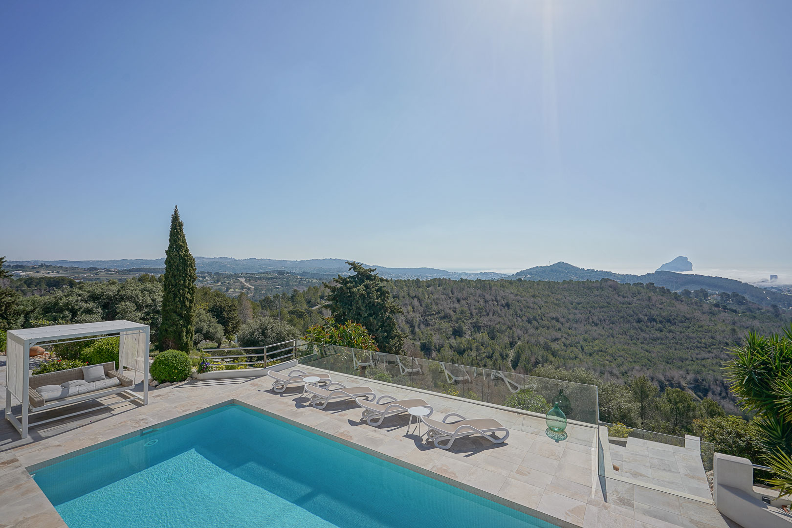 Terrasse de la piscine avec vue panoramique