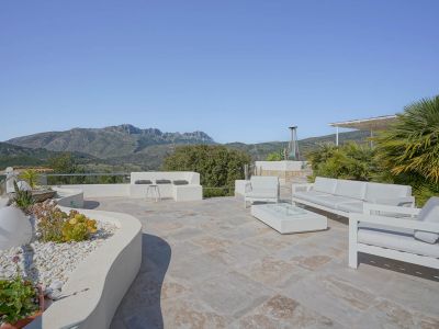 Terrasse avec vue sur la montagne