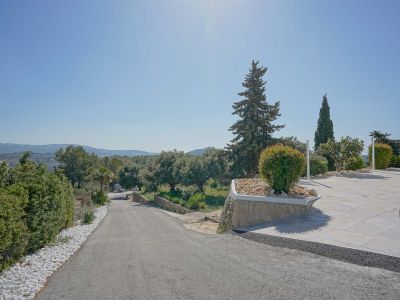 Allée d'accès et parking