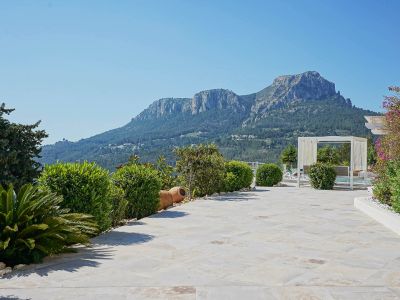 Terrasse avec vue sur la montagne