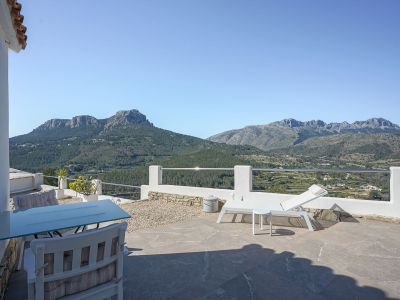 Terrasse avec vue sur la montagne