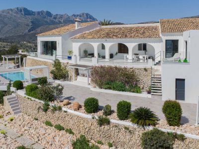 Extérieur de la villa et terrasses