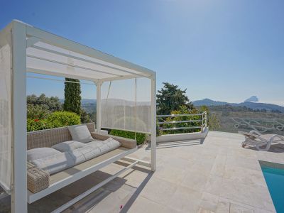 Terrasse de la piscine avec vue