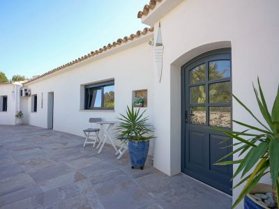 Terrasse et façade extérieure