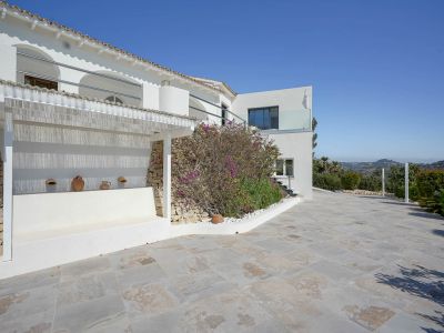 Terrasse extérieure et façade