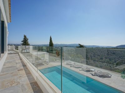 Terrasse et piscine avec vue