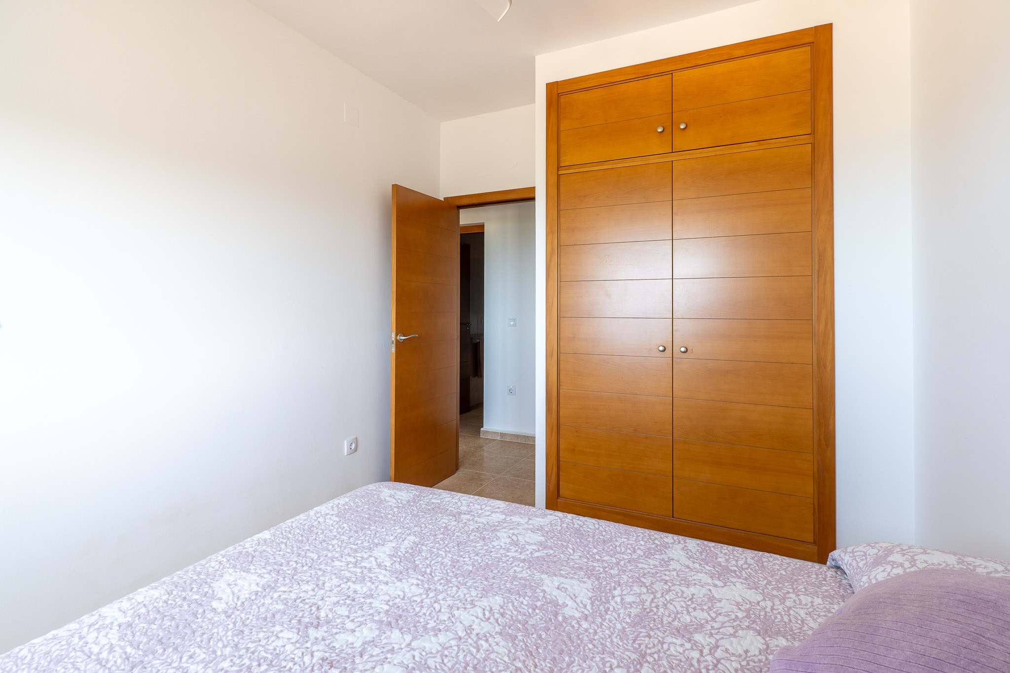 Chambre avec placard intégré