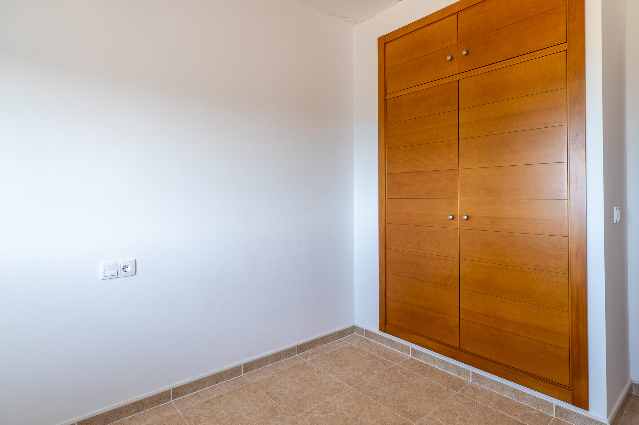 Chambre avec placard intégré