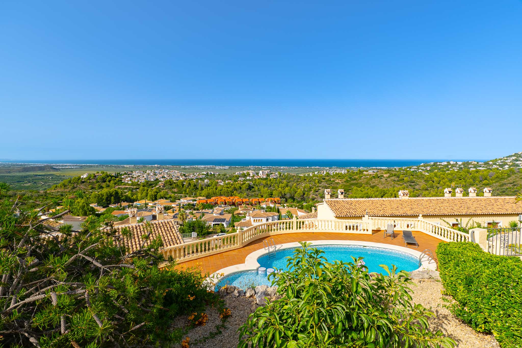 Piscine communautaire avec vue mer