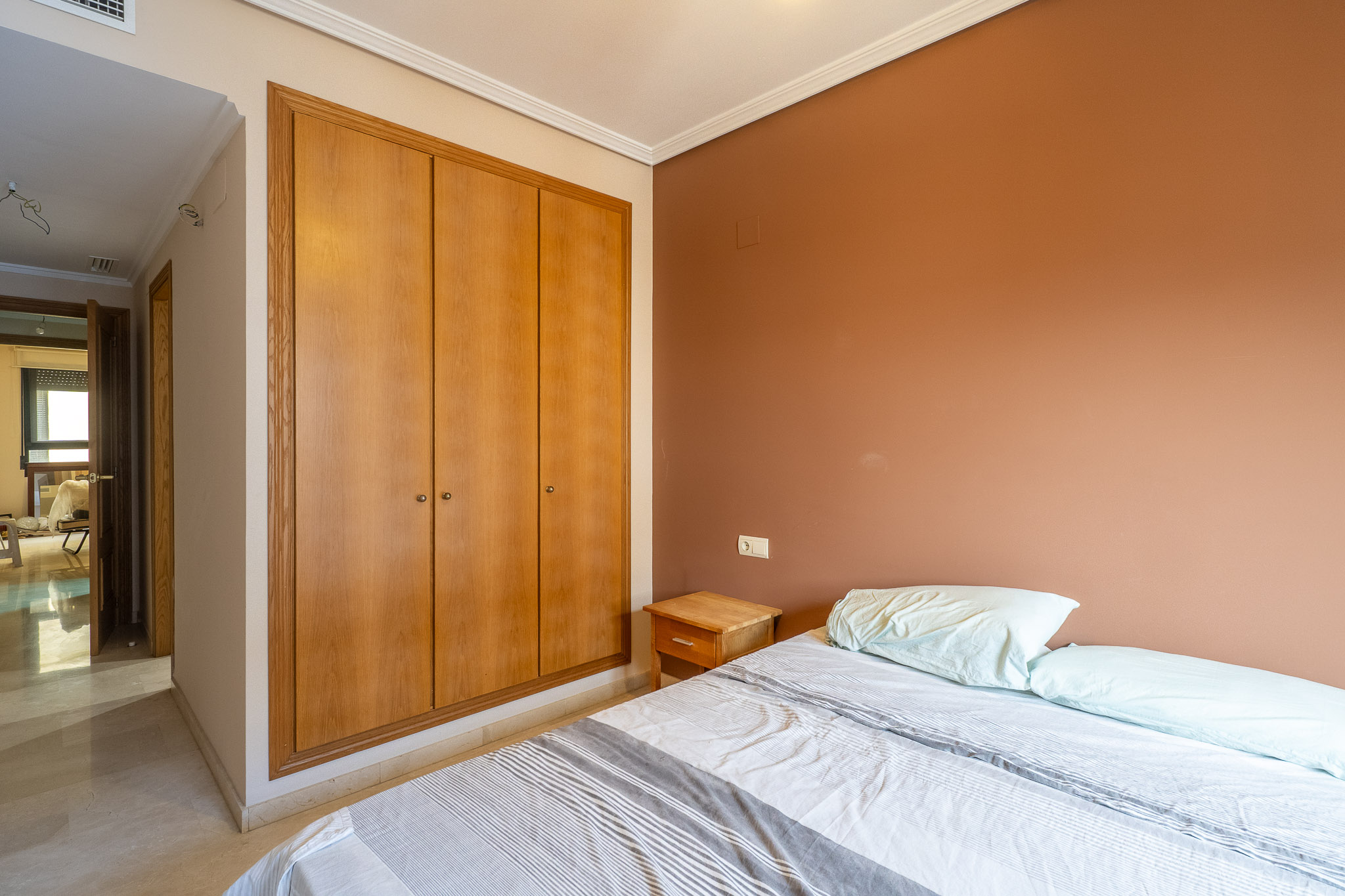 Chambre avec placard intégré